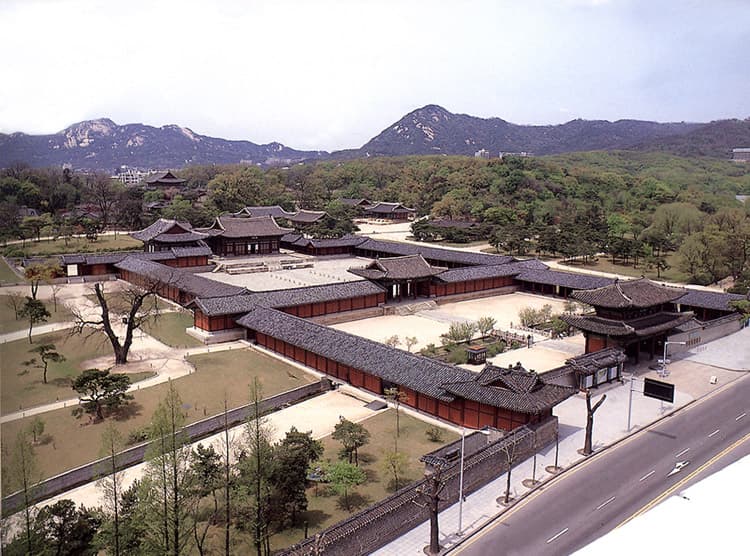 Changgyeonggung Palace photo