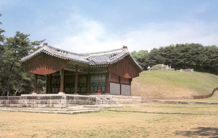 Donggureung Royal Tomb Cluster, Guri photo