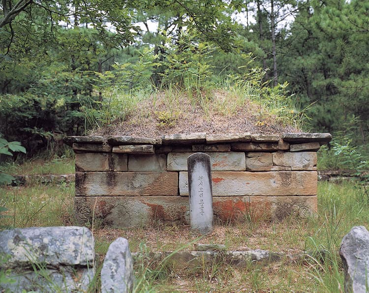 진주 평거동 고분군 사진
