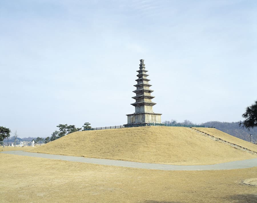 충주 탑평리 칠층석탑 photo