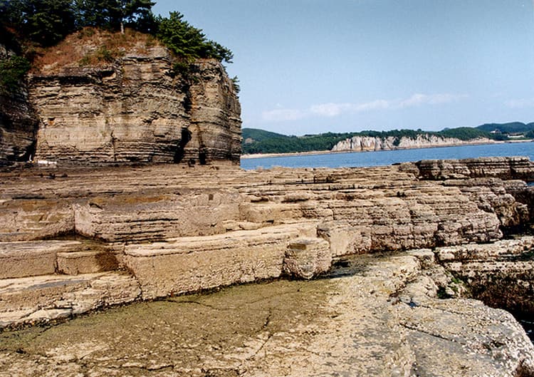 Tracksite of Dinosaurs and Birds in Deongmyeong-ri, Goseong photo