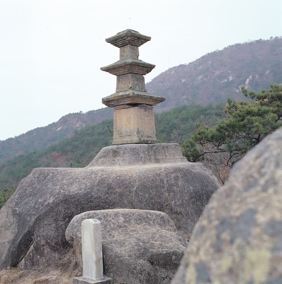 영동 영국사 망탑봉 삼층석탑 사진