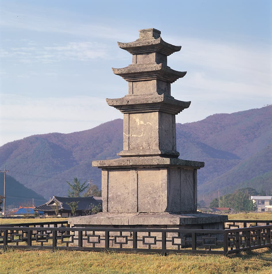 보령 성주사지 서 삼층석탑 사진