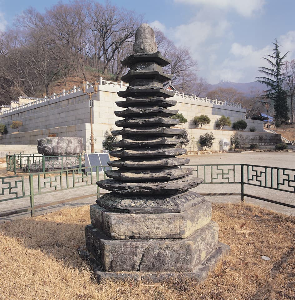 김제 금산사 육각 다층석탑 사진