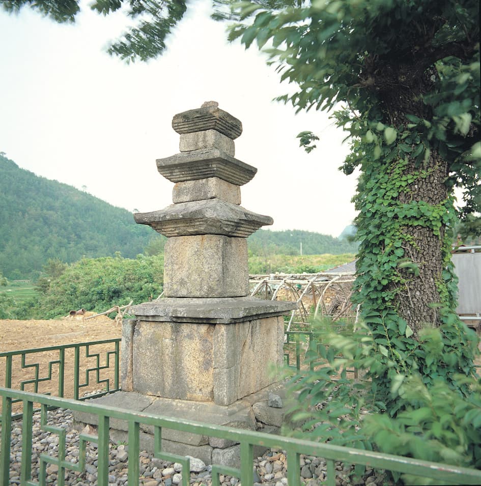 울진 구산리 삼층석탑 사진