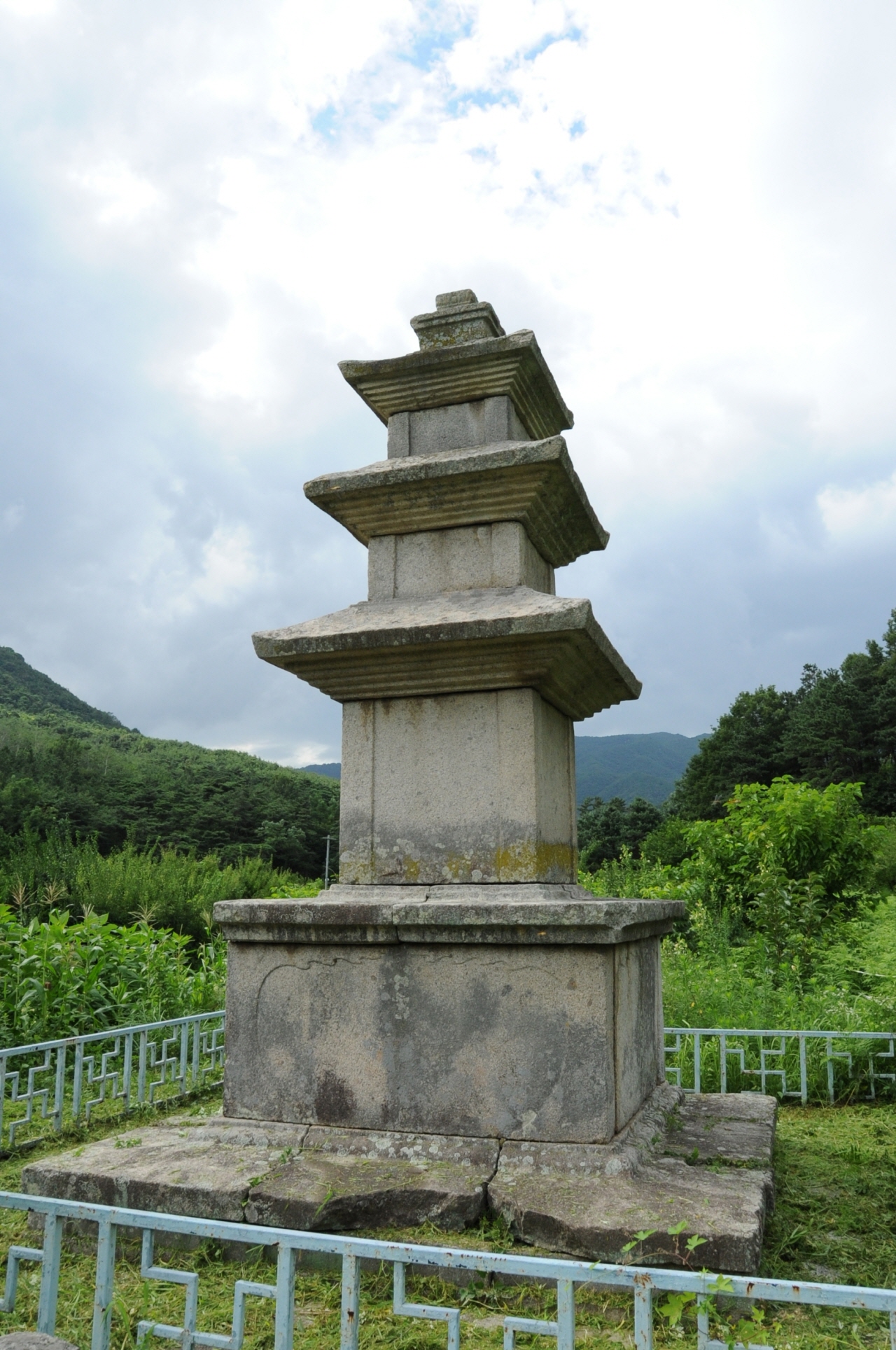 칠곡 기성리 삼층석탑 사진