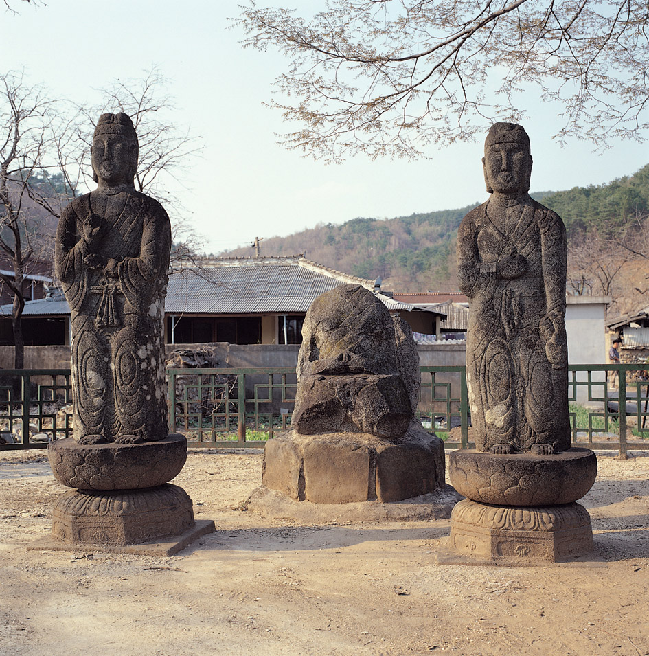 함안 대산리 석조삼존상 사진