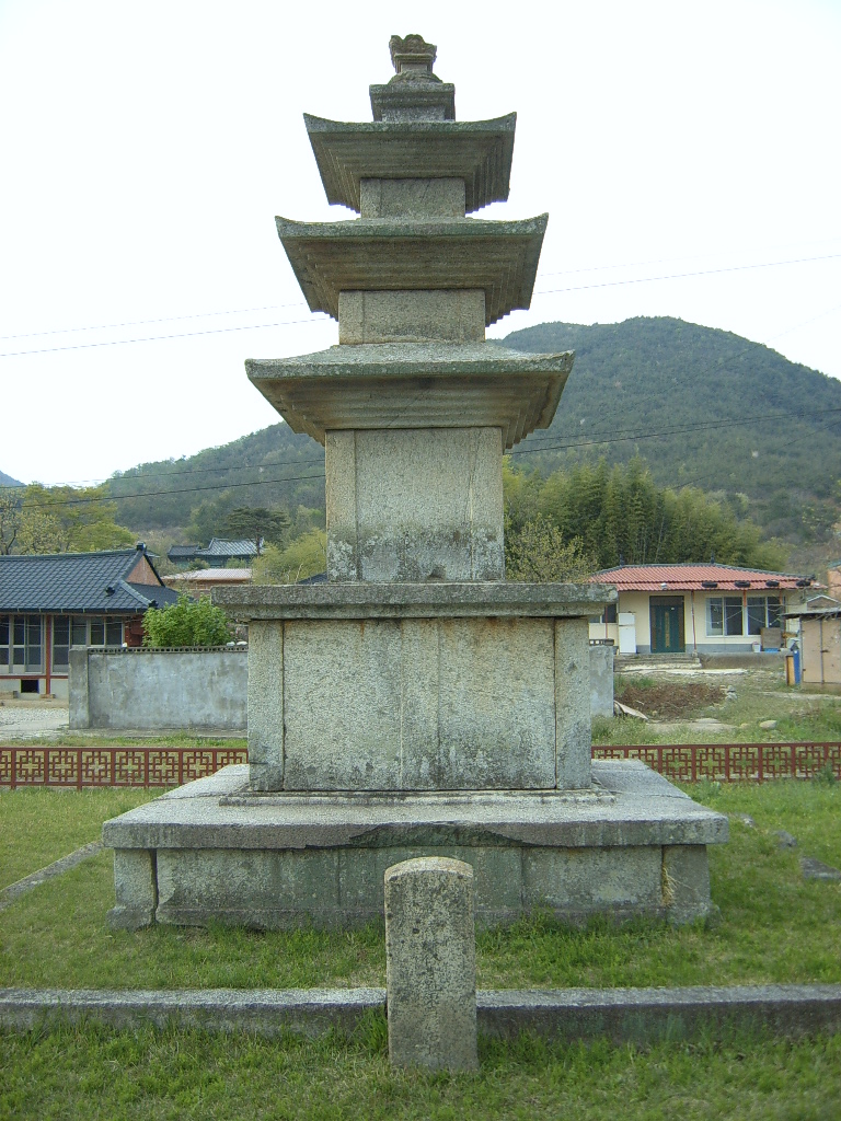 산청 단속사지 동 삼층석탑 사진