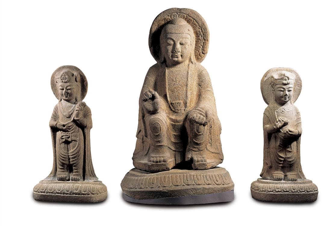 경주 남산 장창곡 석조미륵여래삼존상 사진