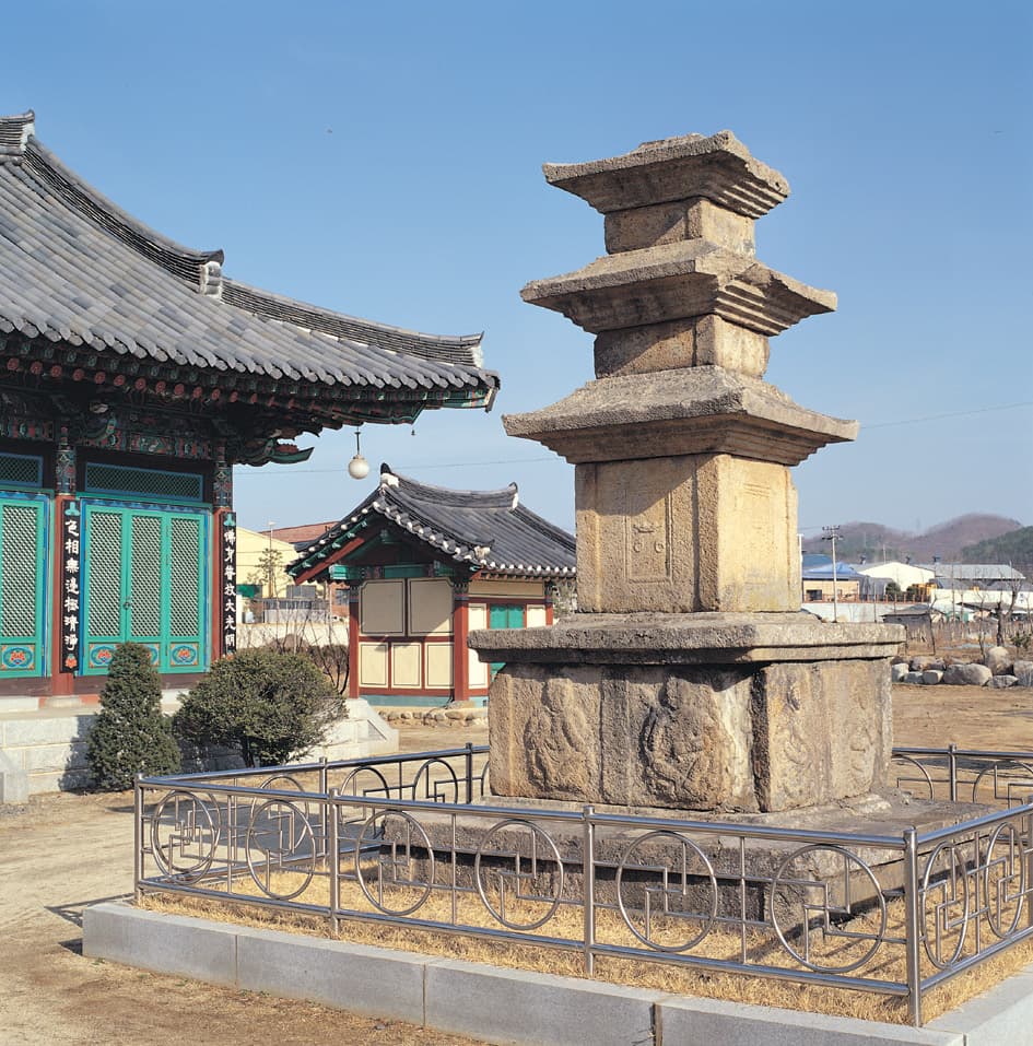 영천 신월리 삼층석탑 사진